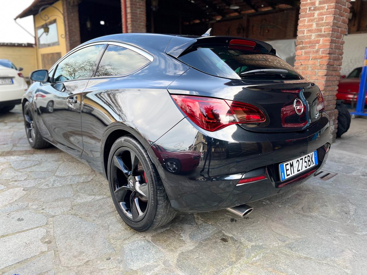 Opel Astra GTC 1.6 Turbo 180CV Cosmo