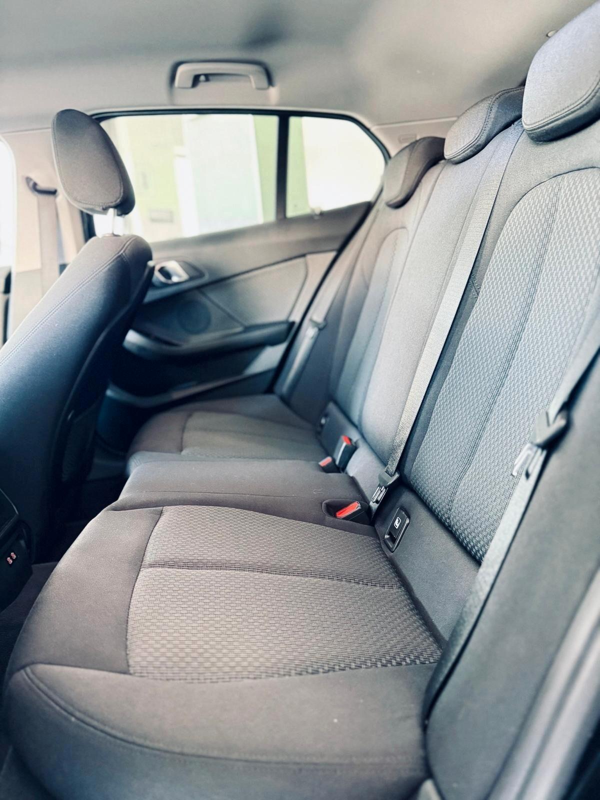 Bmw 118 118d 5p. Business Advantage