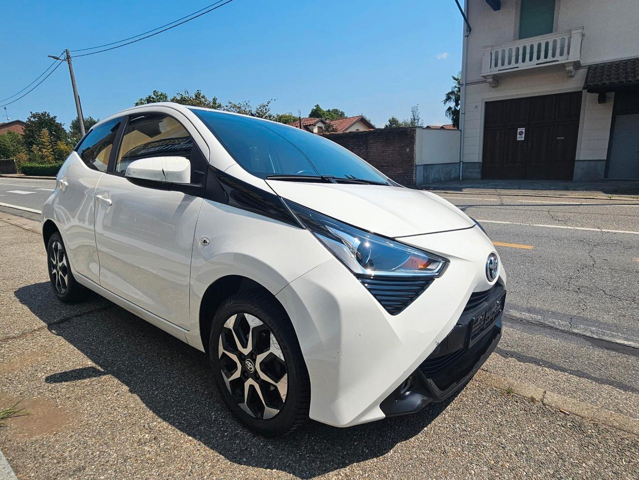 Toyota Aygo Connect 1.0 VVT-i 72CV 5 porte x-business light