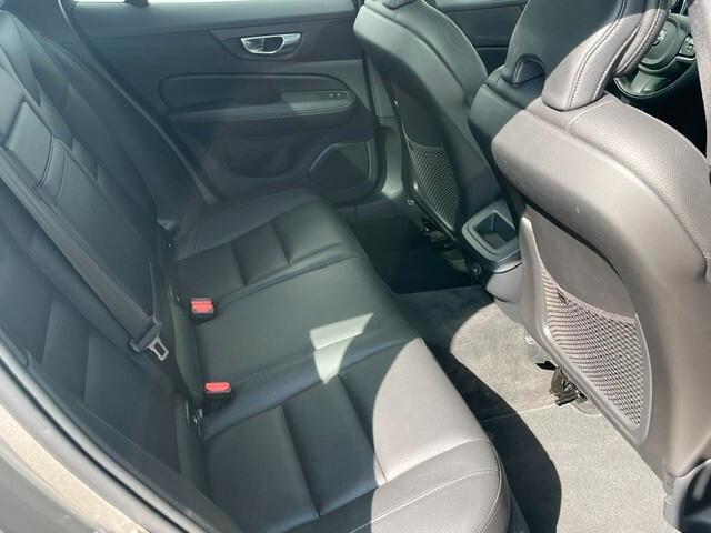 Volvo V60 Cross Country B4 (d) AWD Geartronic Business Pro Line