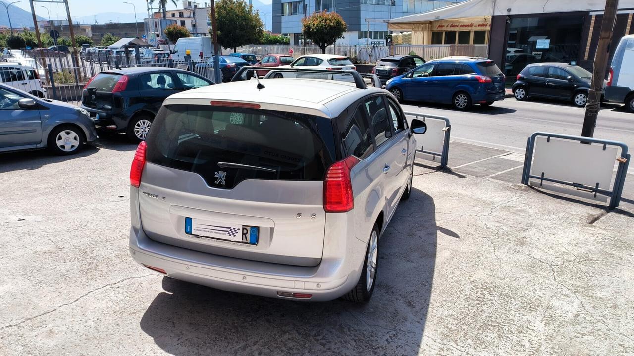 Peugeot 5008 1.6 HDi 110CV - 7 posti