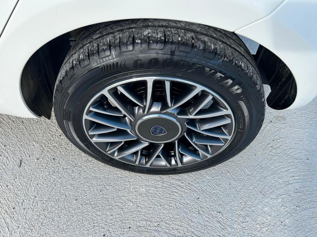 Lancia Ypsilon 1.0 FireFly 5 porte S&S Hybrid Gold