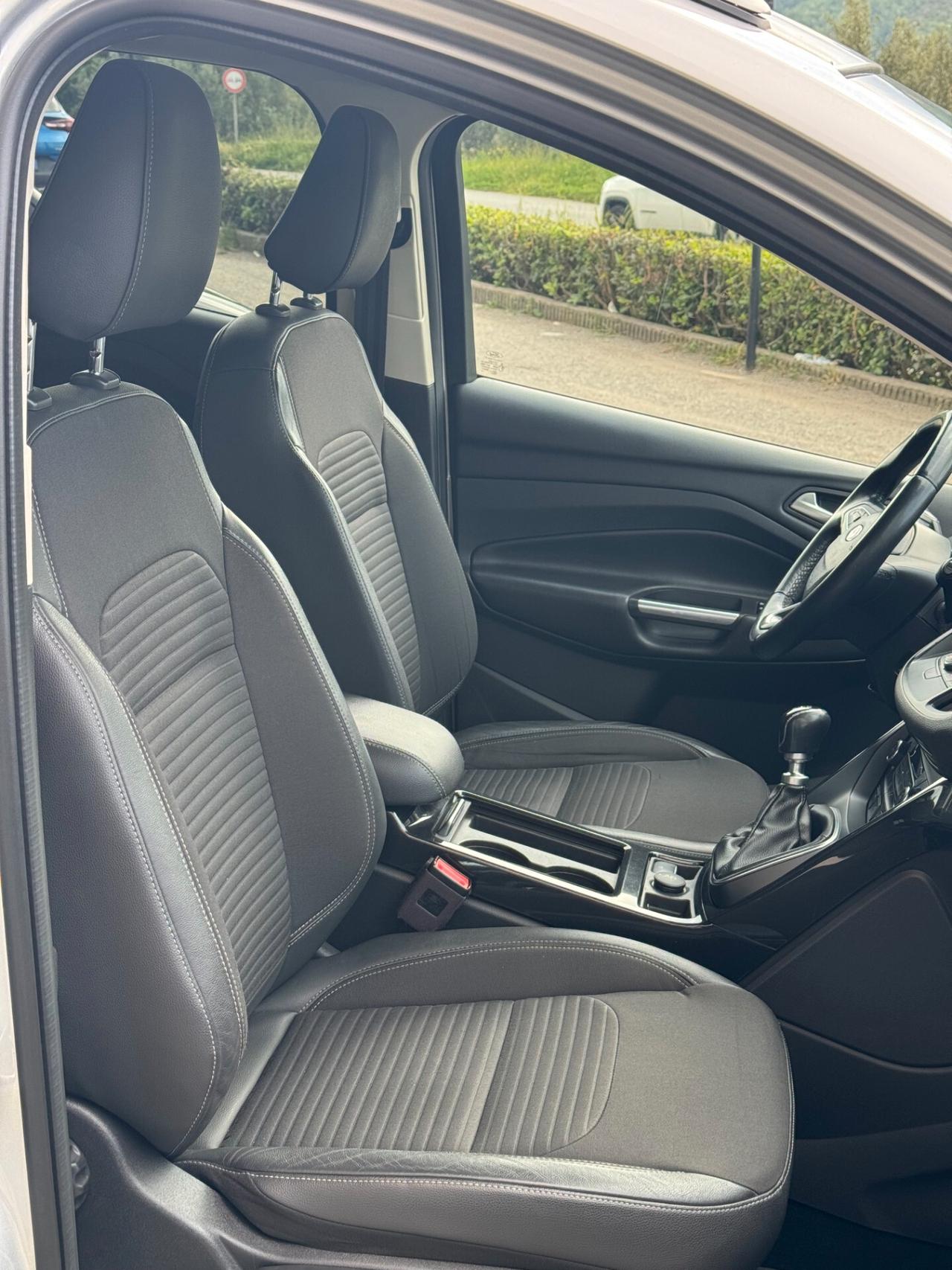 Ford Kuga 1.5 TDCI 120 CV S&S 2WD Titanium
