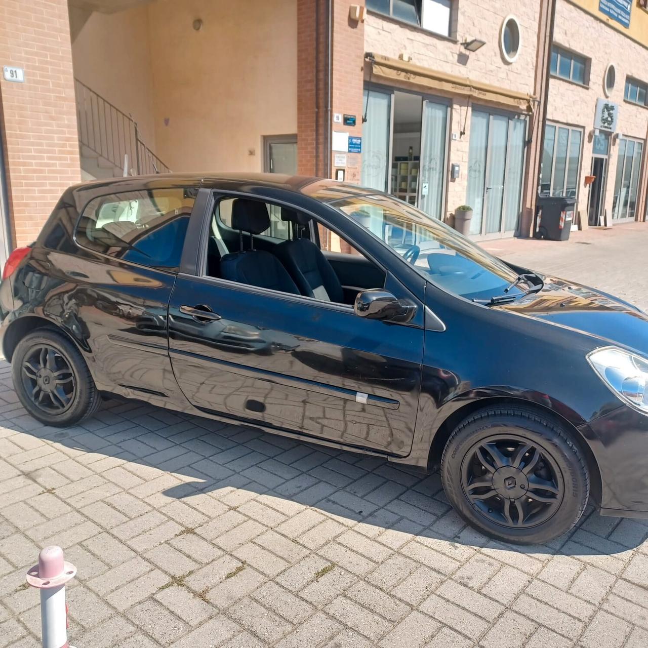 88.188 KM CLIO 1.2 PER NEOPATENTATI PERFETTA