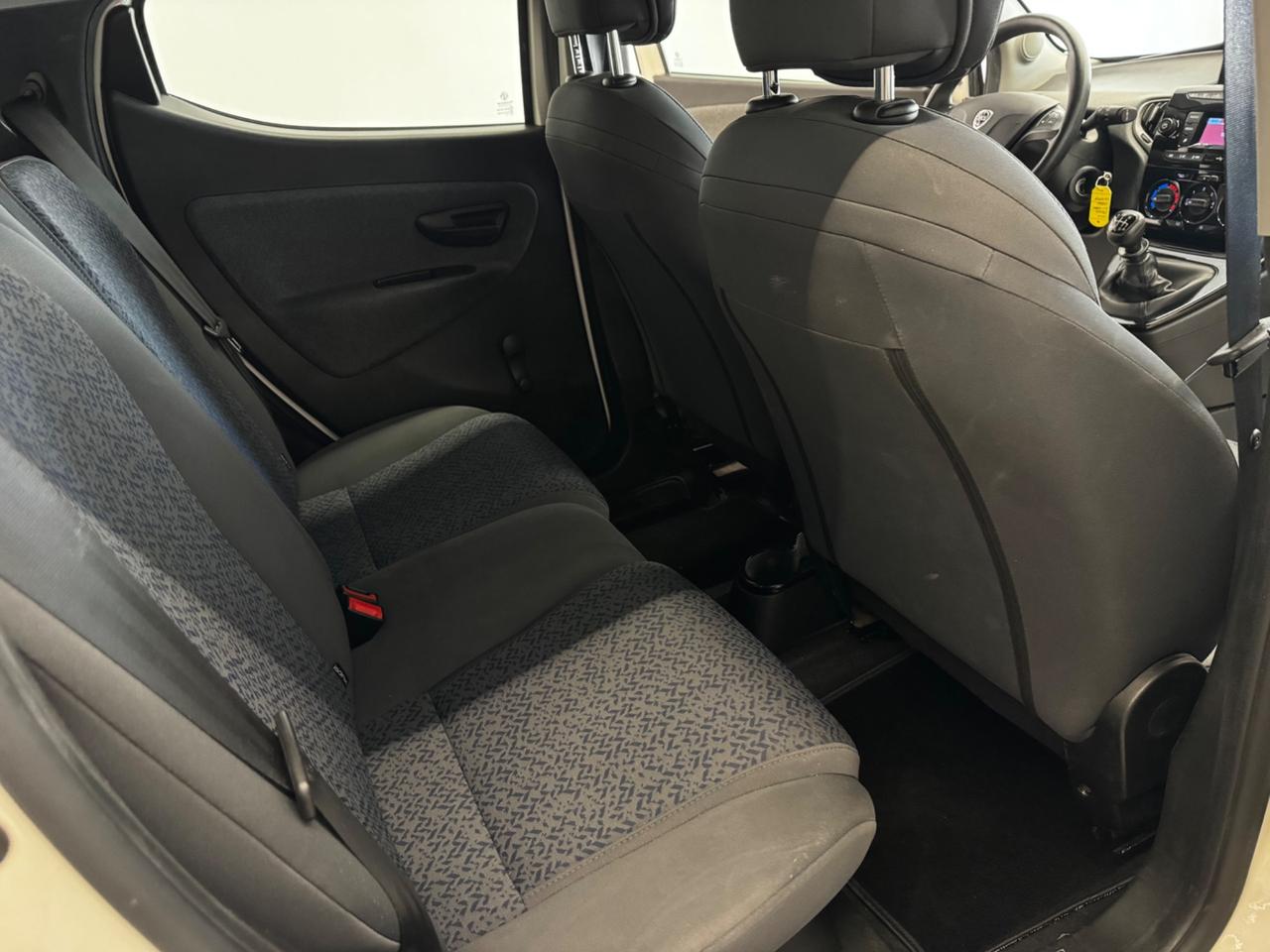 Lancia Ypsilon 1.0 FireFly 5 porte S&S Hybrid Ecochic Silver