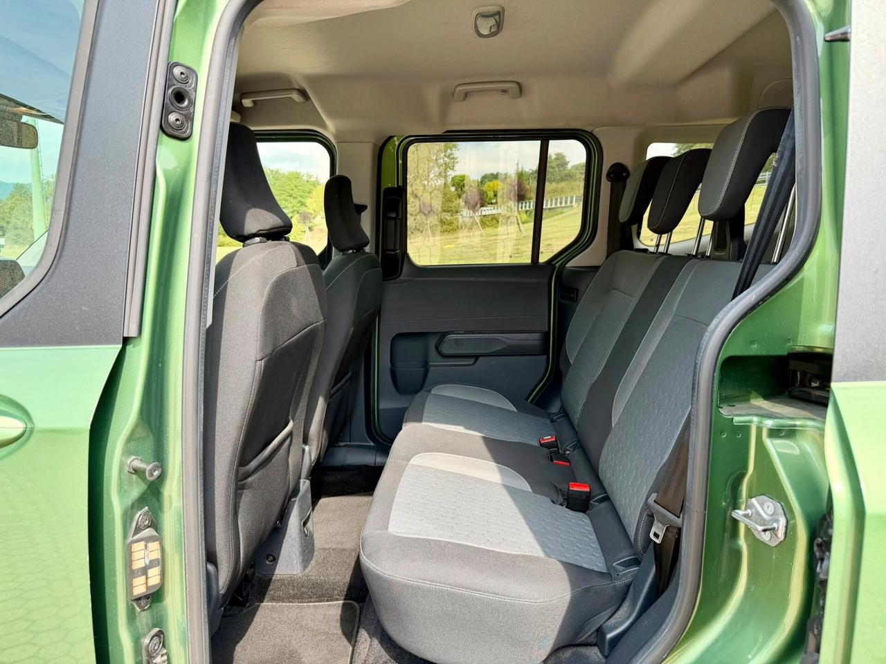 Ford Tourneo Courier 1.0 EcoBoost Titanium
