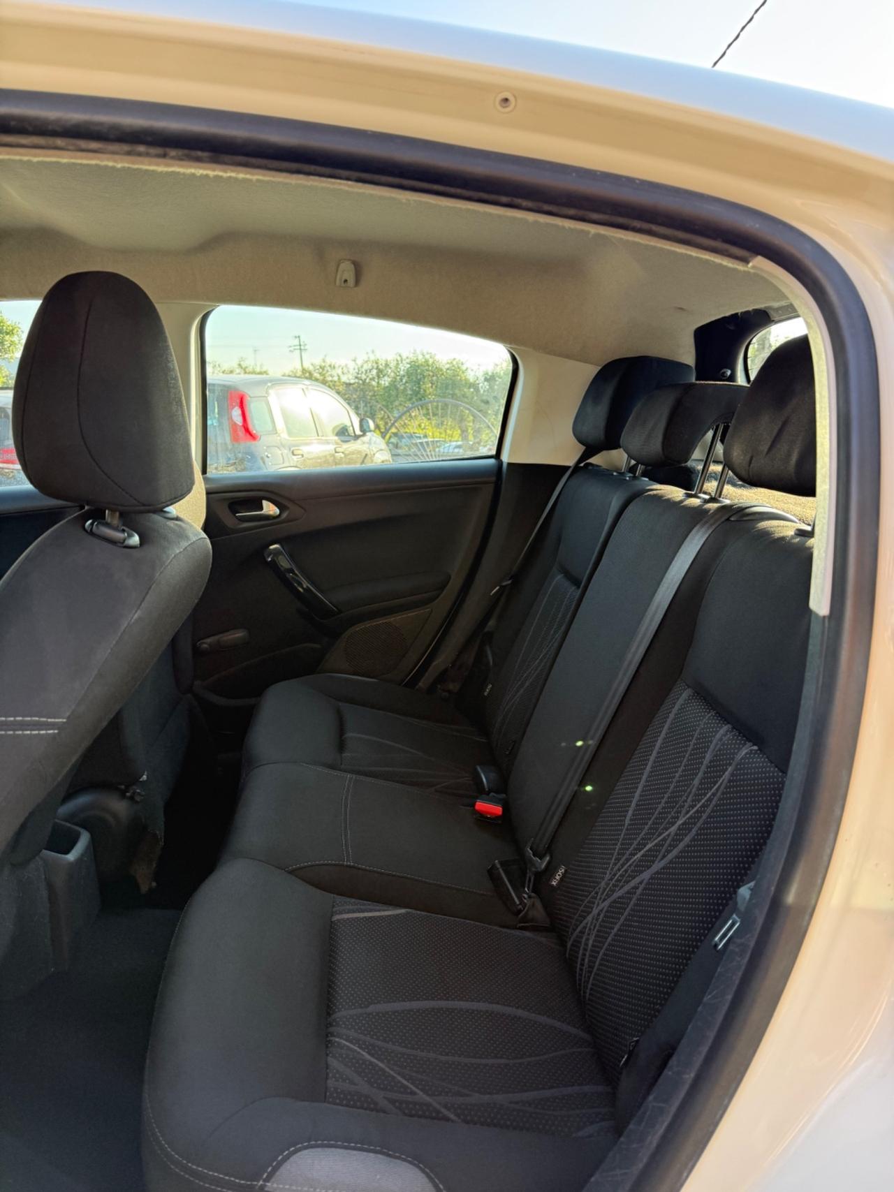 Peugeot 208 1.4 HDi 68 CV 5 porte Access