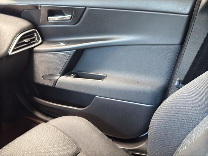 Jaguar XE JAGUAR XE 2.0 D 180cv 6m - PURE BUSINESS EDITION -