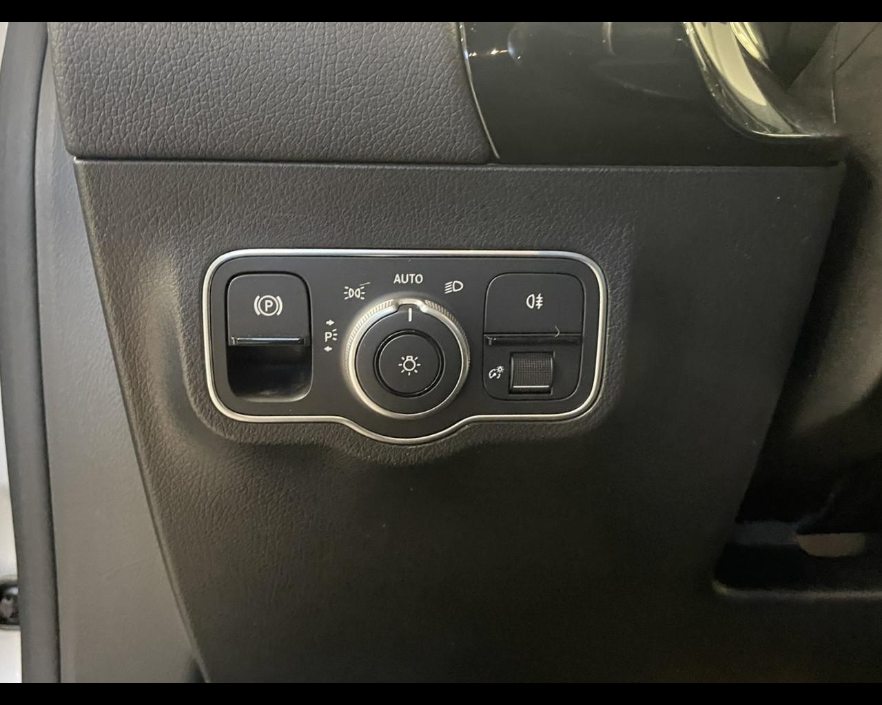 Mercedes-Benz GLA (H247) - GLA 180 d Automatic AMG Line Premium