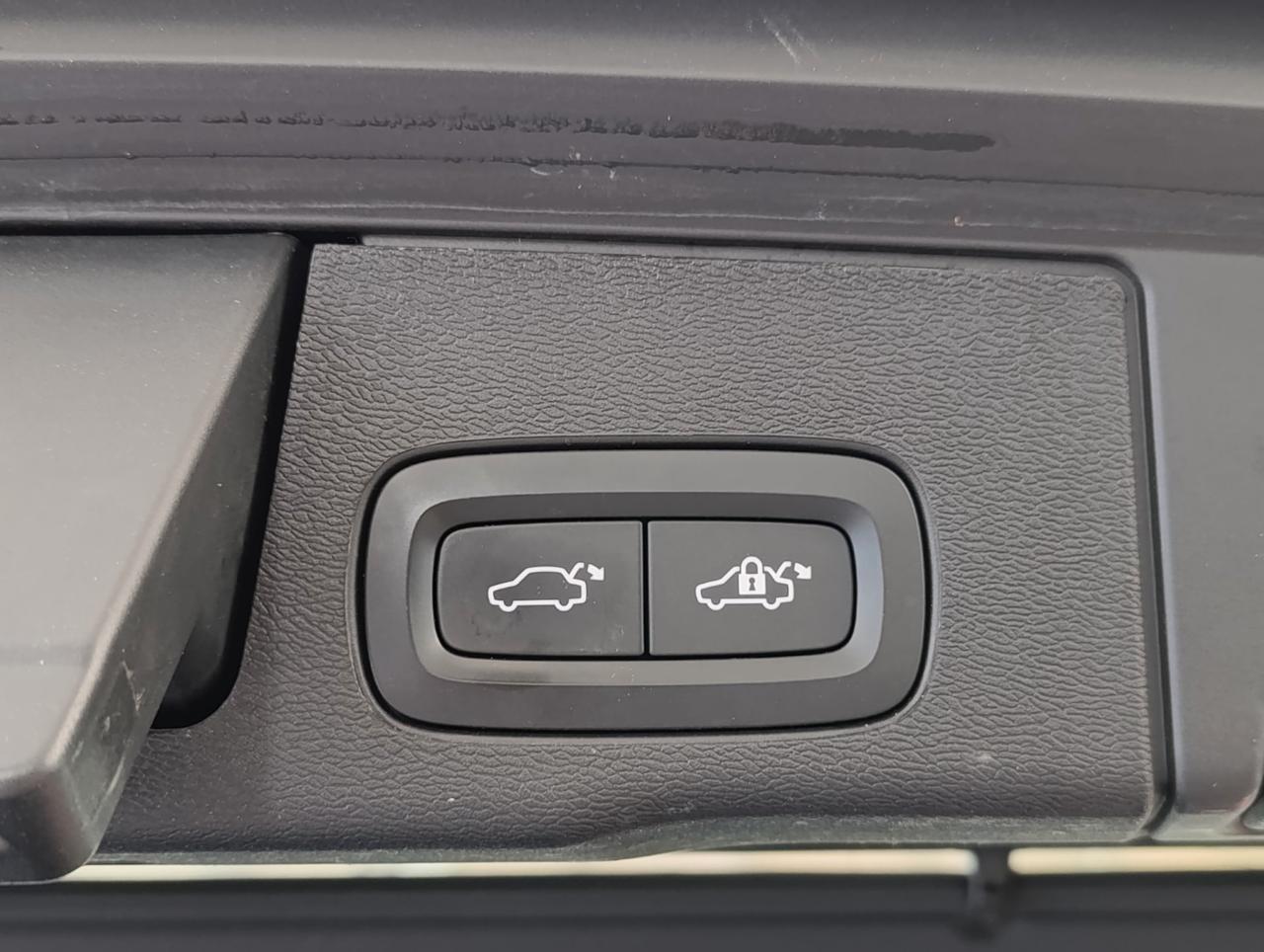 Volvo XC60 2.0 b4 Core awd auto