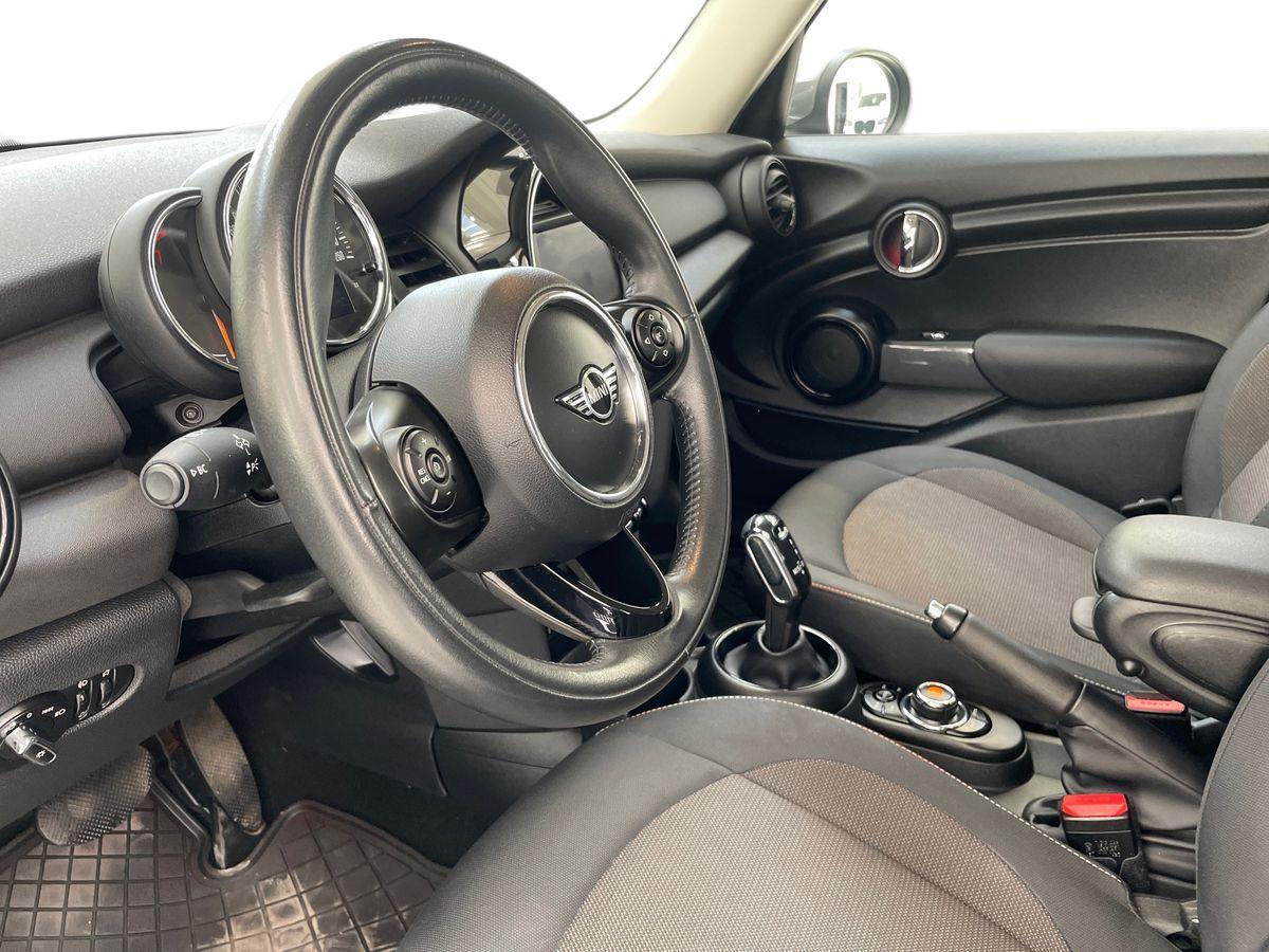 MINI Mini IV F55 2018 5p - Mini 5p 1.5 One Baker Street 102cv aut
