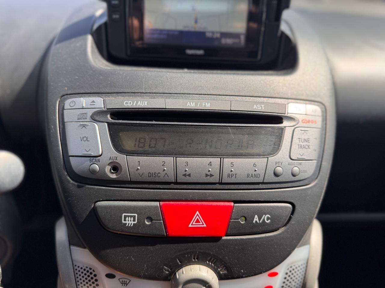 Toyota Aygo 1.0 VVT-i 5 porte “NAVI-LED”