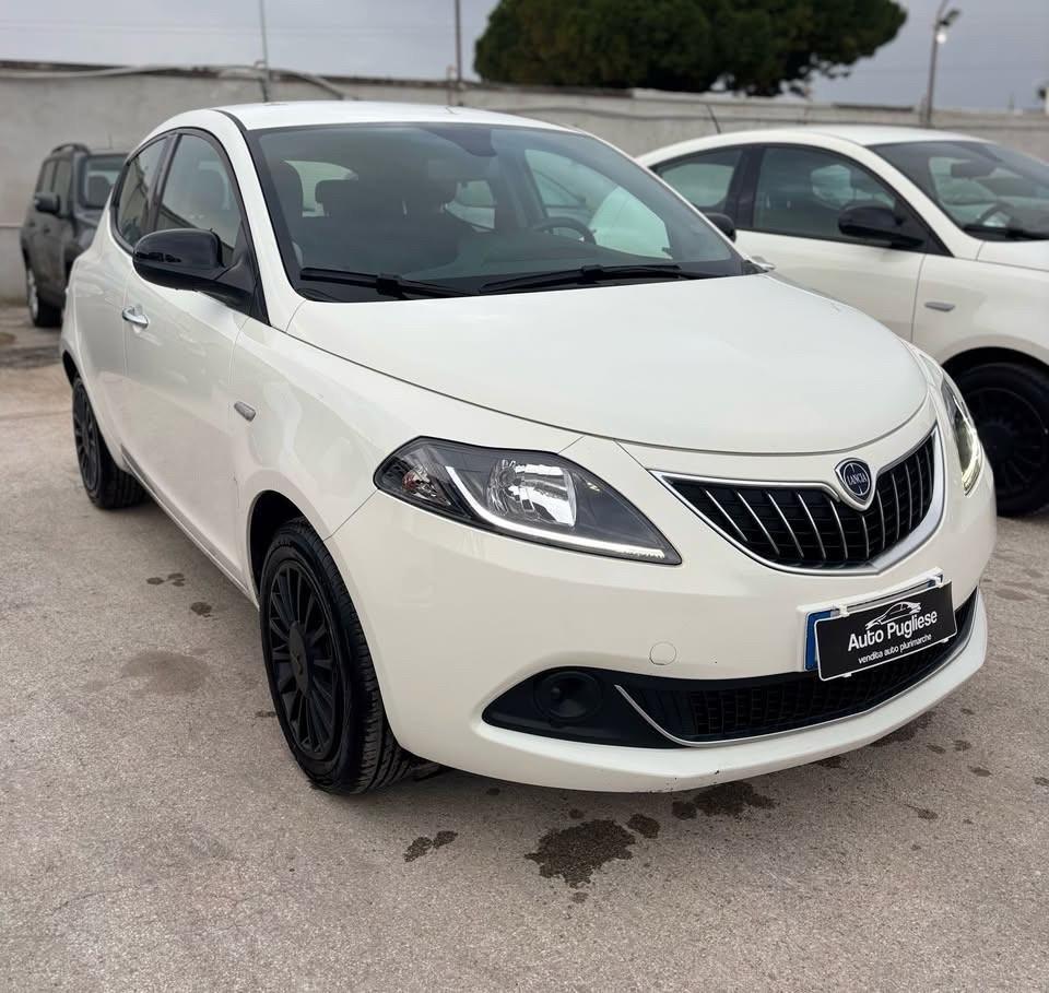 Lancia Ypsilon 1.0 FireFly 5 porte S&S Hybrid Silver