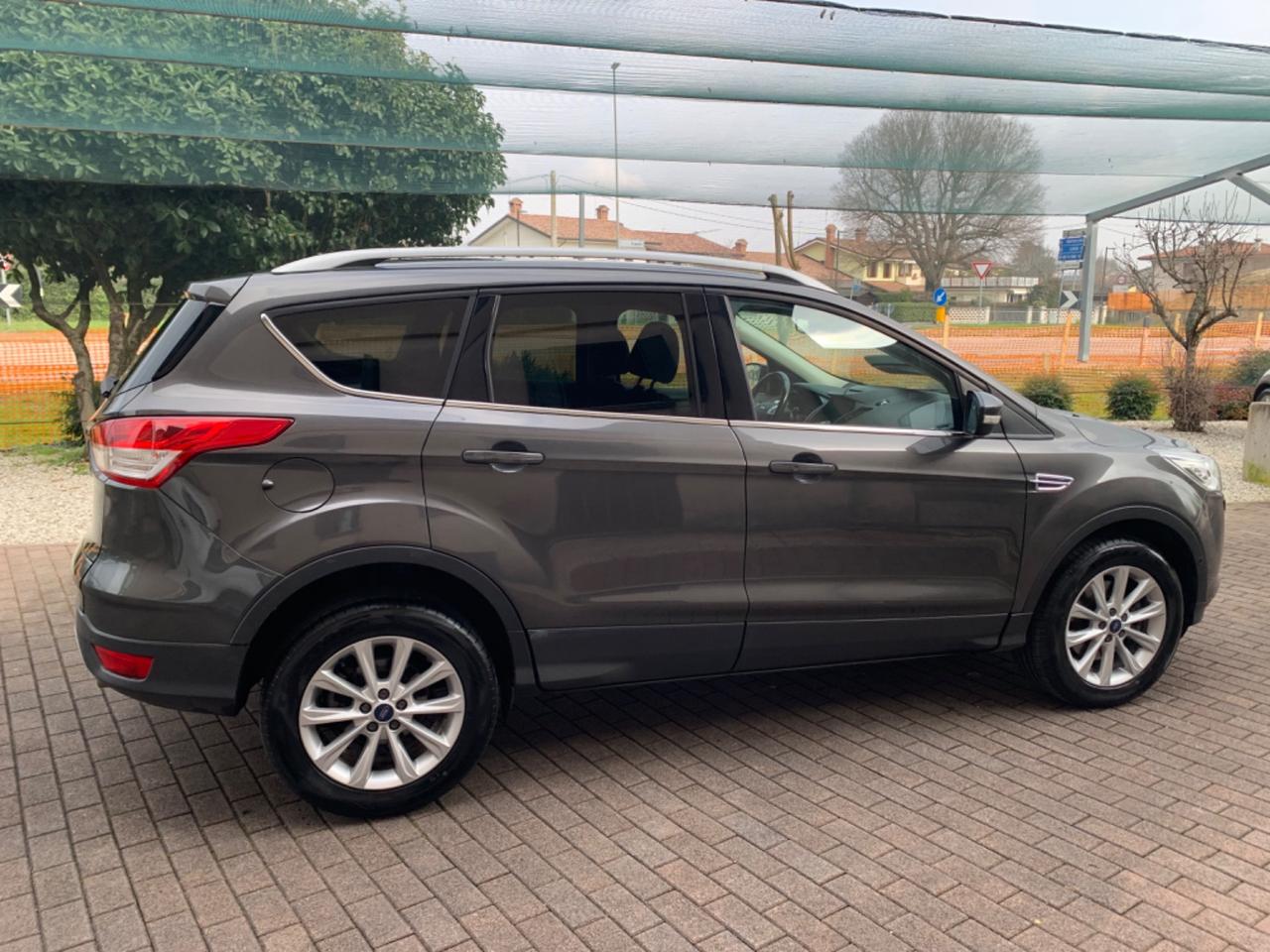 Ford Kuga 2.0 TDCI 150 CV S&S 4WD Powershift Titanium