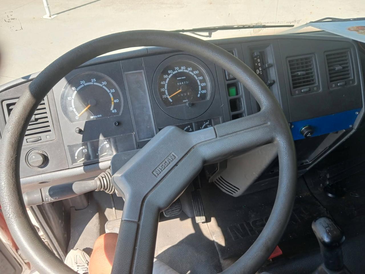 Nissan L-35 L-35.095 4.0 diesel PC-RG Cabinato km 166000 ALLESTITO X RISTORAZIONE