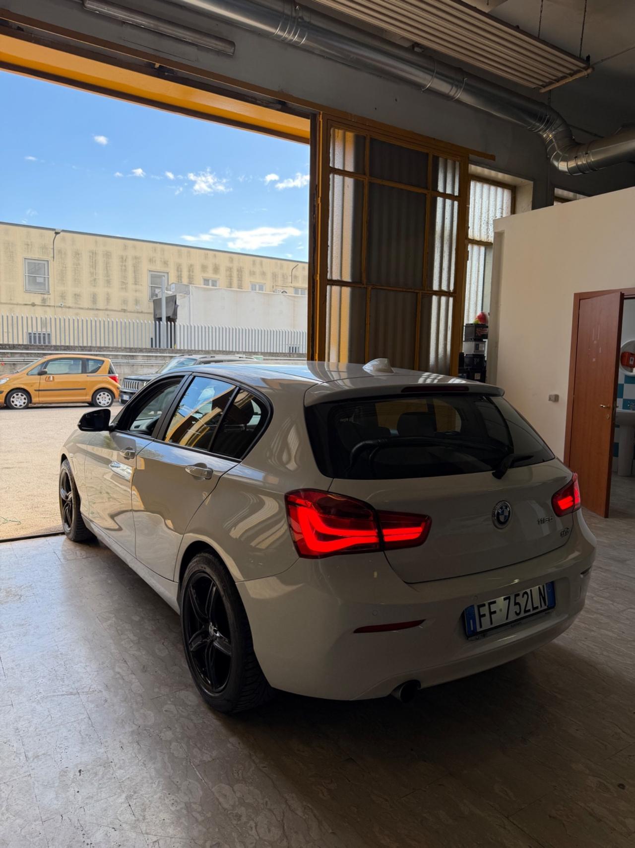 Bmw 116d 2016 5p. Urban