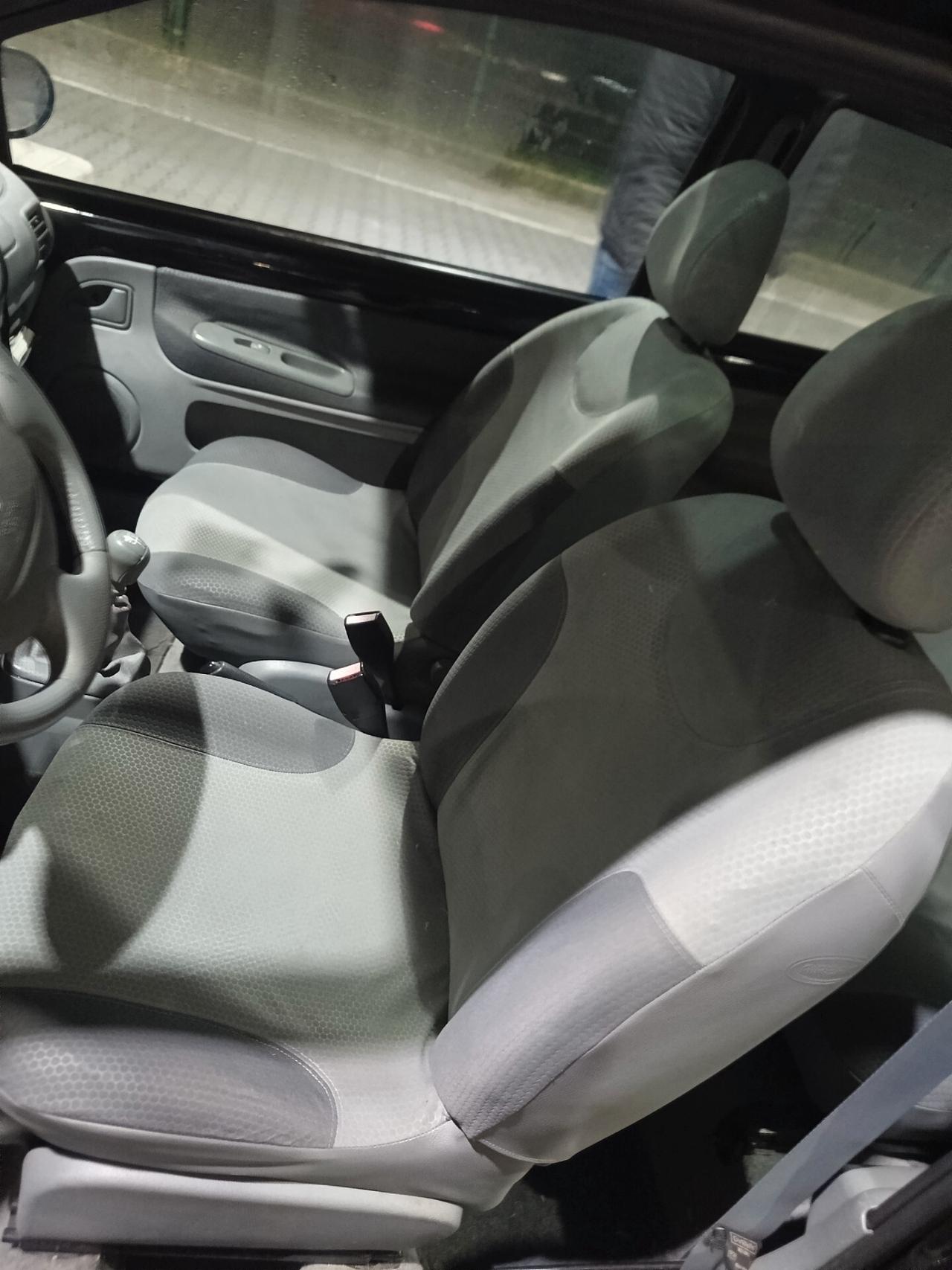 Renault Twingo 1.2 16V Quickshift Privilège