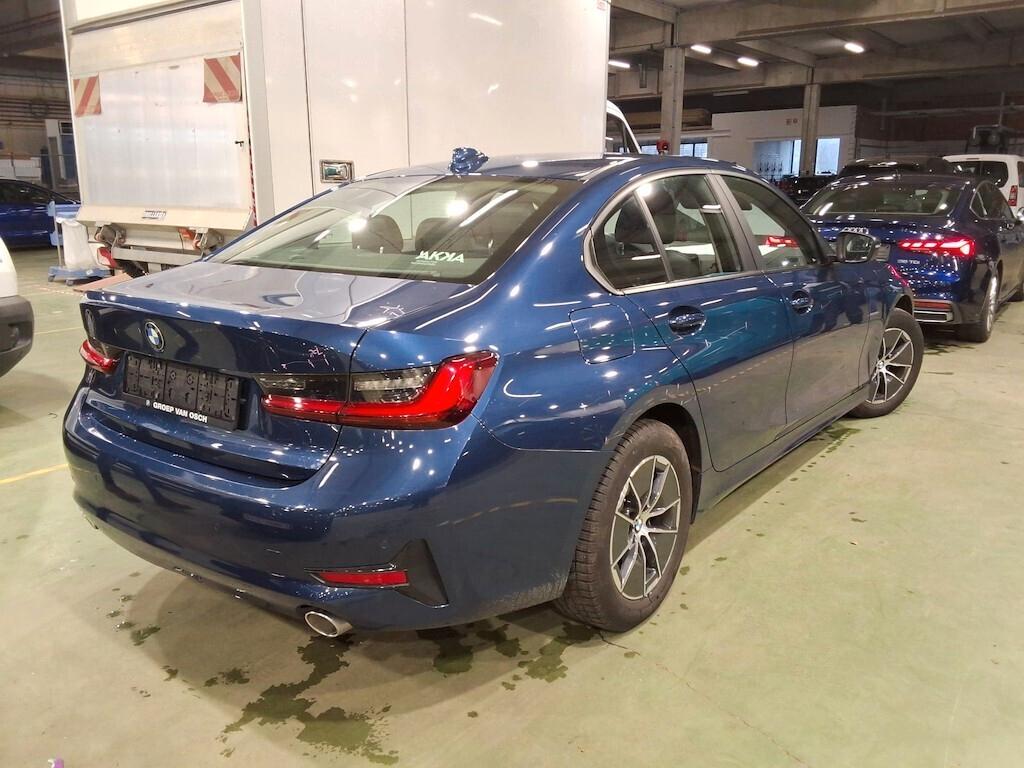 BMW 316D 112CV 6M. BUSINESS ADVANTAGE ( FARI LED - BMW DIGITAL COCKPIT - PELLE - NAVI - MIRROR - PDC )