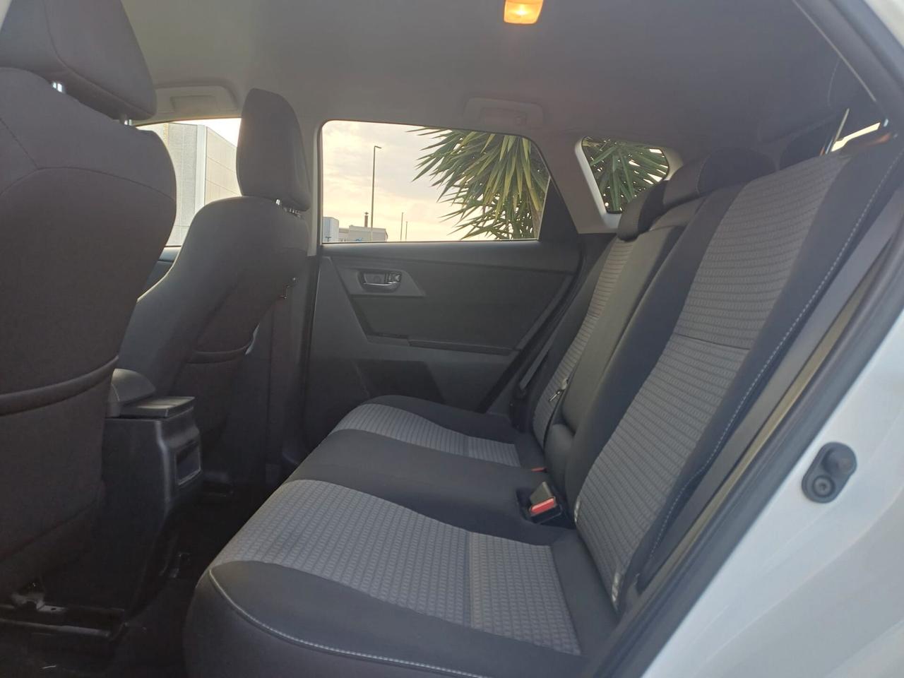 Toyota Auris 1.8 Hybrid Lounge *45.700 km