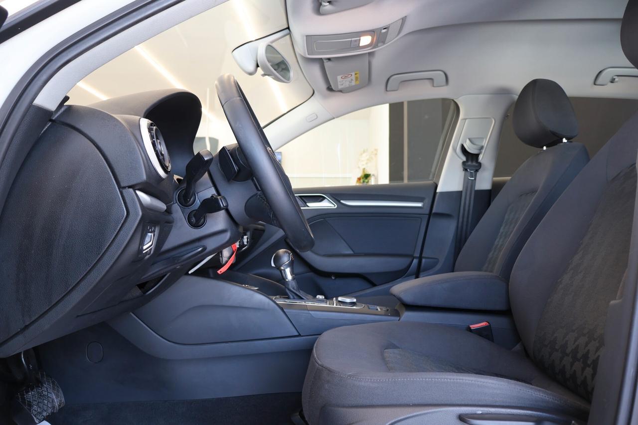 Audi A3 1.6 TDI clean diesel S tronic Attraction