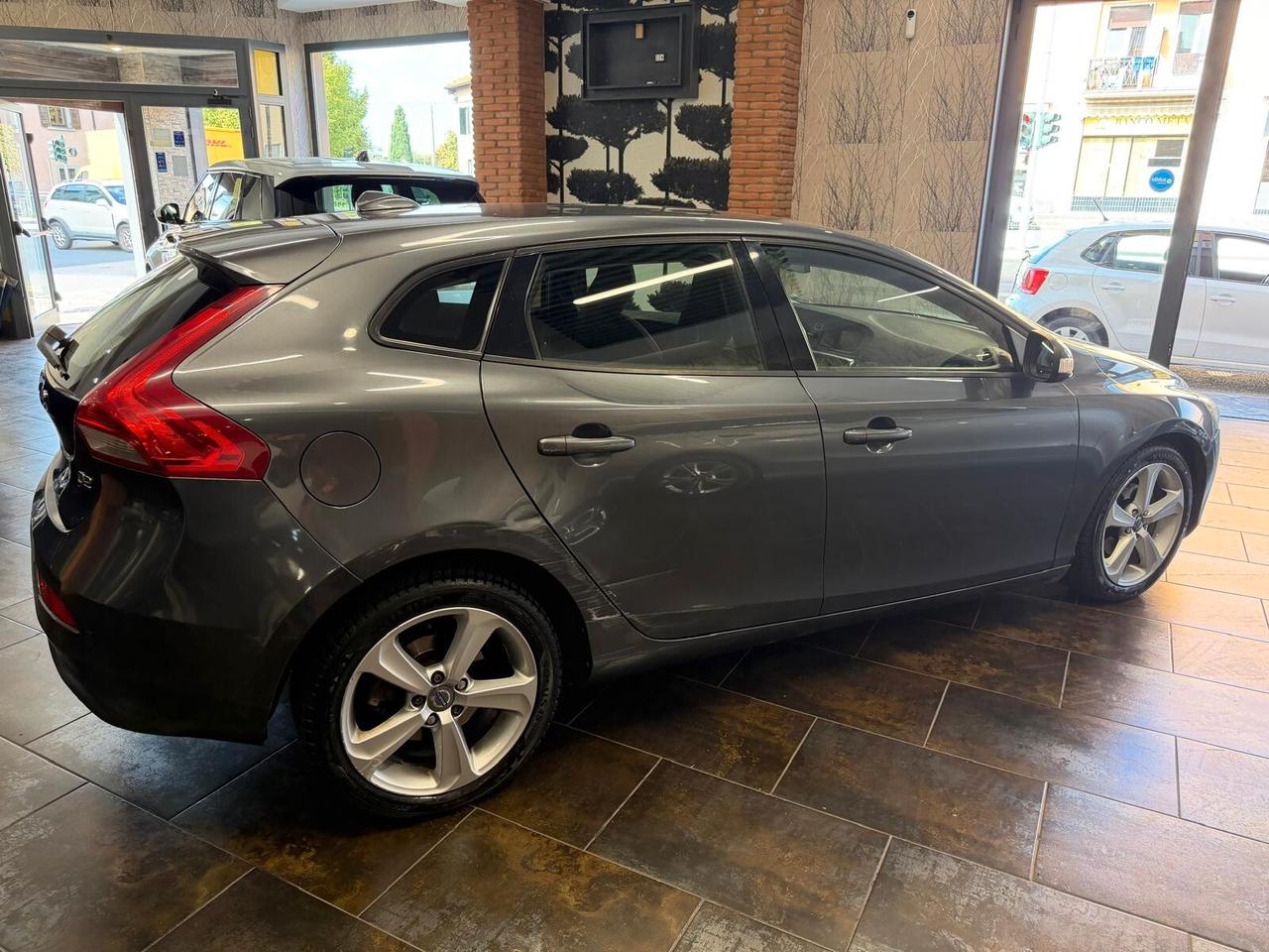 Volvo V40 D2 1.6 Summum