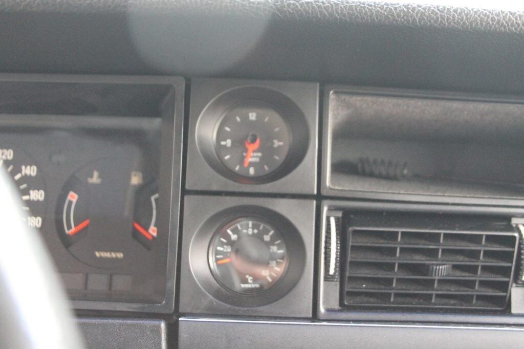 VOLVO 240 2.0 cat Station Wagon Polar