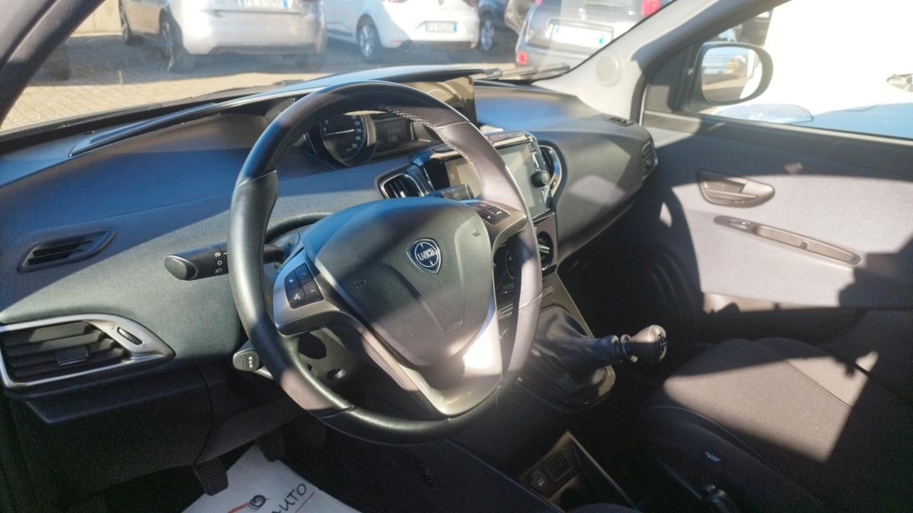 Lancia Ypsilon 1.0 FireFly 5 porte S&S Hybrid Ecochic Gold