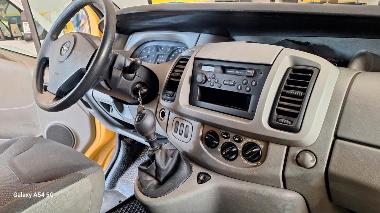Opel Vivaro 29 2.5 DTI PC-TN Combi N1 6 posti