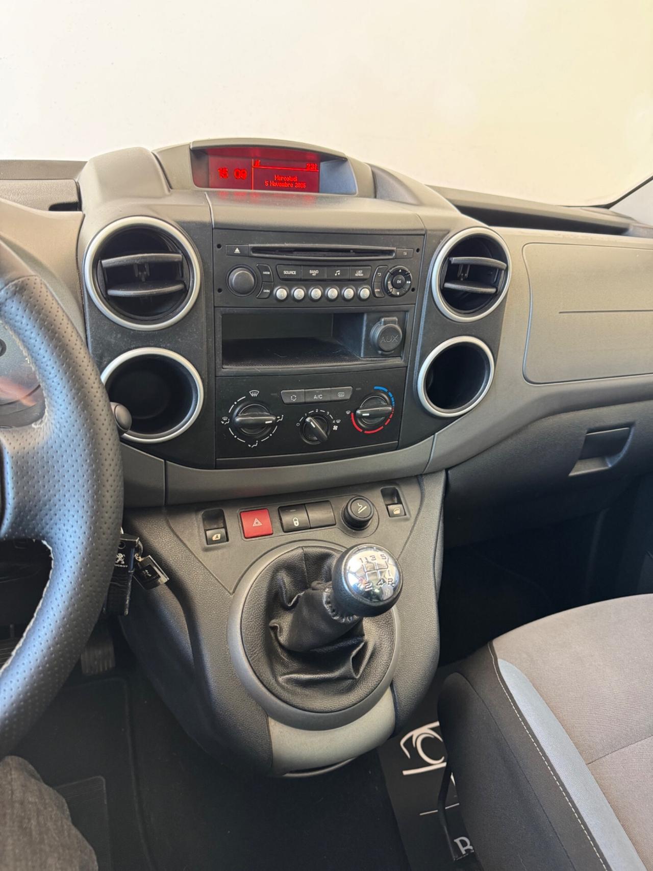 Peugeot Partner Tepee BlueHDi 100 Outdoor