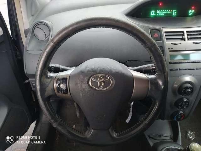Toyota Yaris Yaris II 5p 1.0