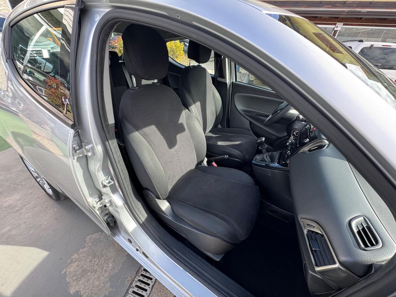 Lancia Ypsilon 1.2 69 CV 5 porte Gold