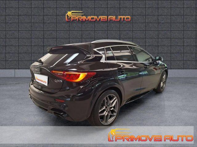INFINITI Q30 2.2d DCT