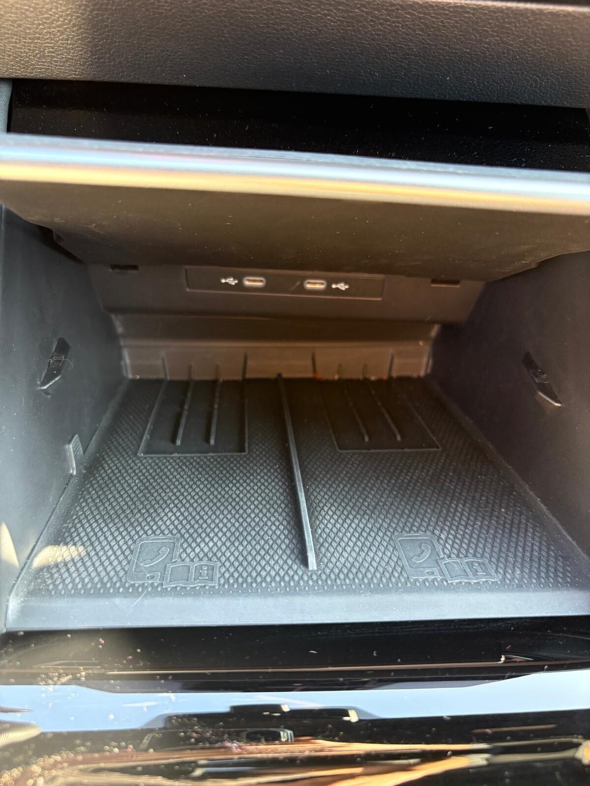 Volkswagen Tiguan VOLKSWAGEN TIGUAN 2.0 TDi R-LINE