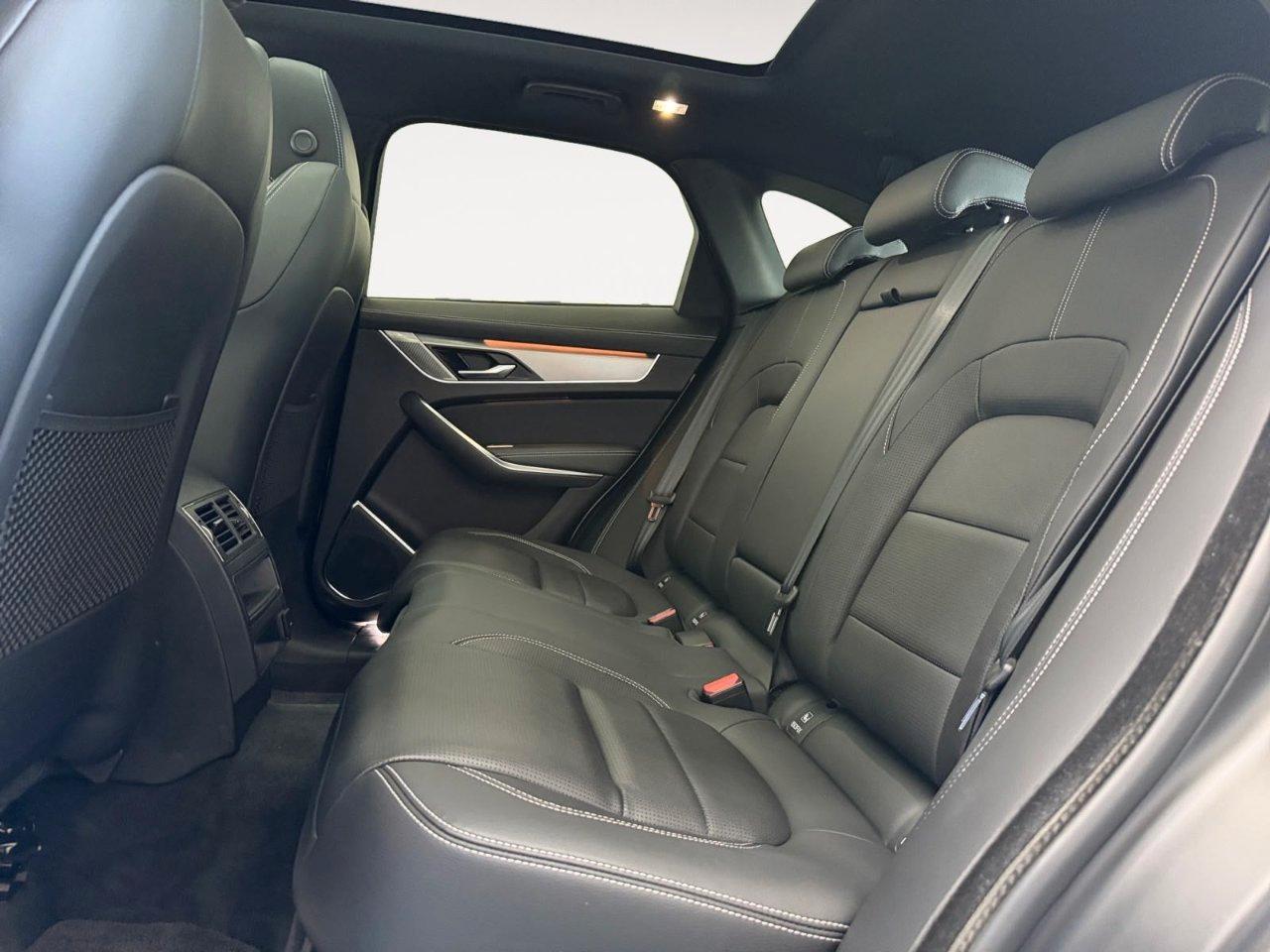 Jaguar F-Pace 2.0d i4 mhev R-Dynamic SE awd 204cv auto
