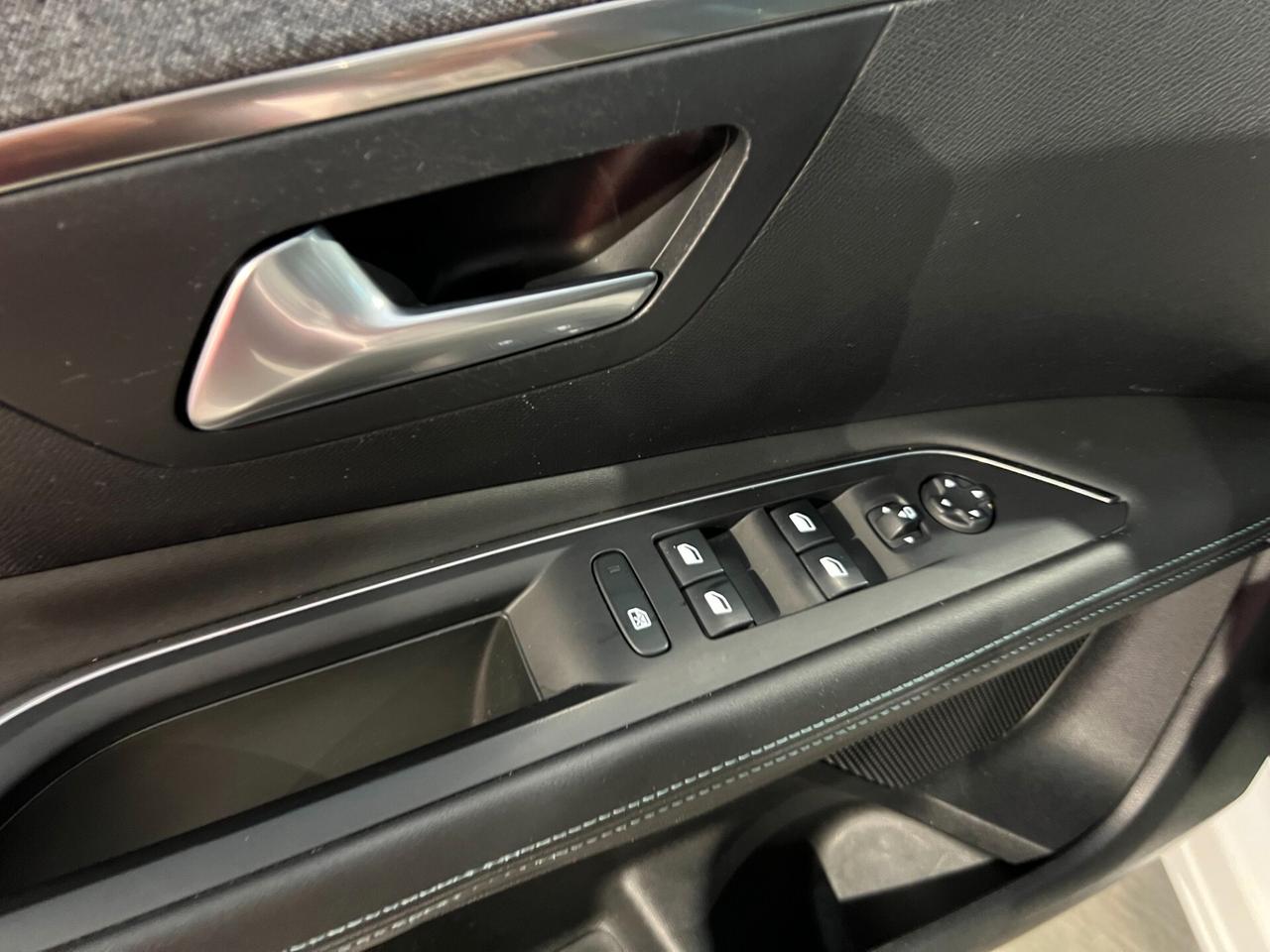 Peugeot 3008 BlueHDi 130 S&S EAT8 Crossway