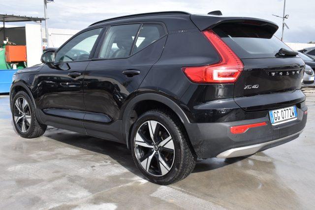 VOLVO XC40 T5 Recharge Plug-in Hybrid R-design