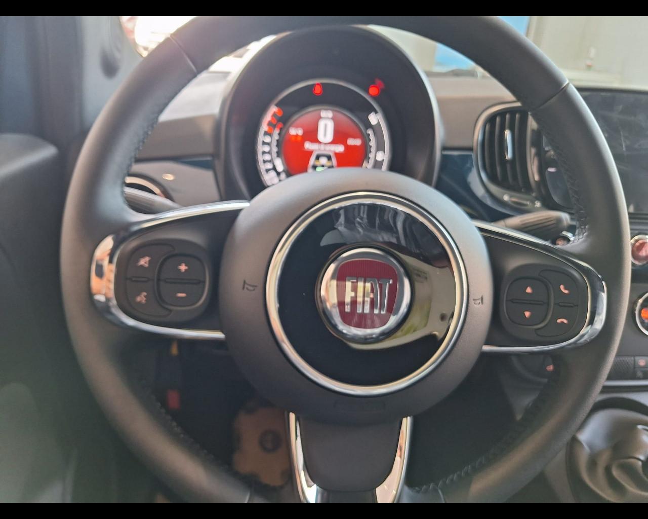 FIAT 500 (2015-->) - 500 C 1.0 Hybrid Dolcevita