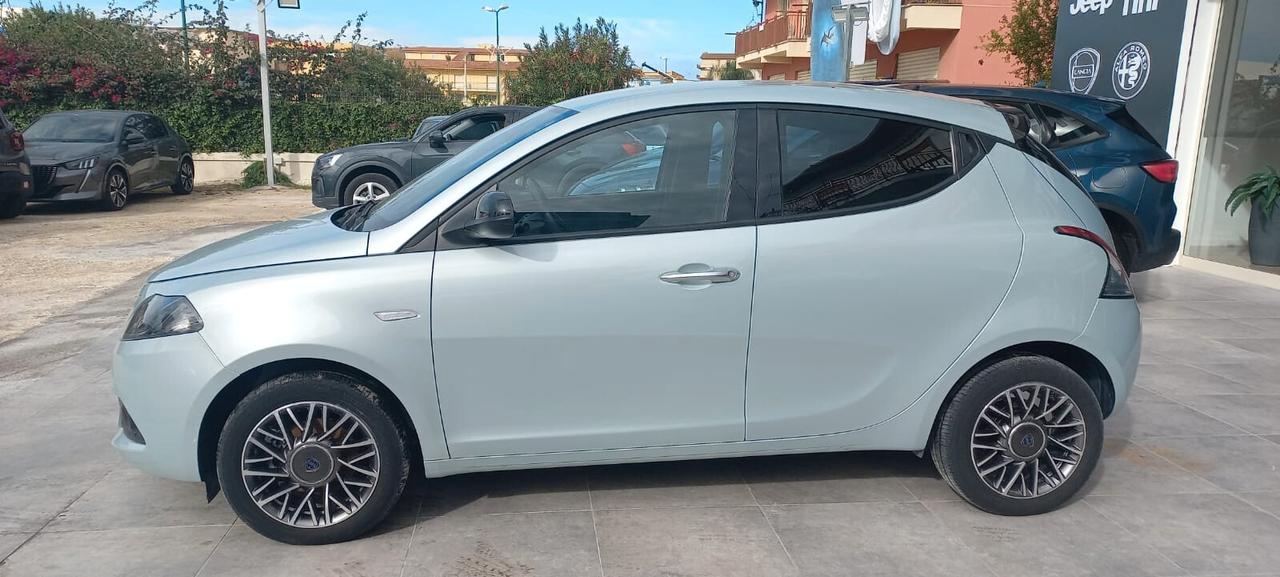 Lancia Ypsilon 1.0 FireFly 5 porte S&S Hybrid Gold Plus