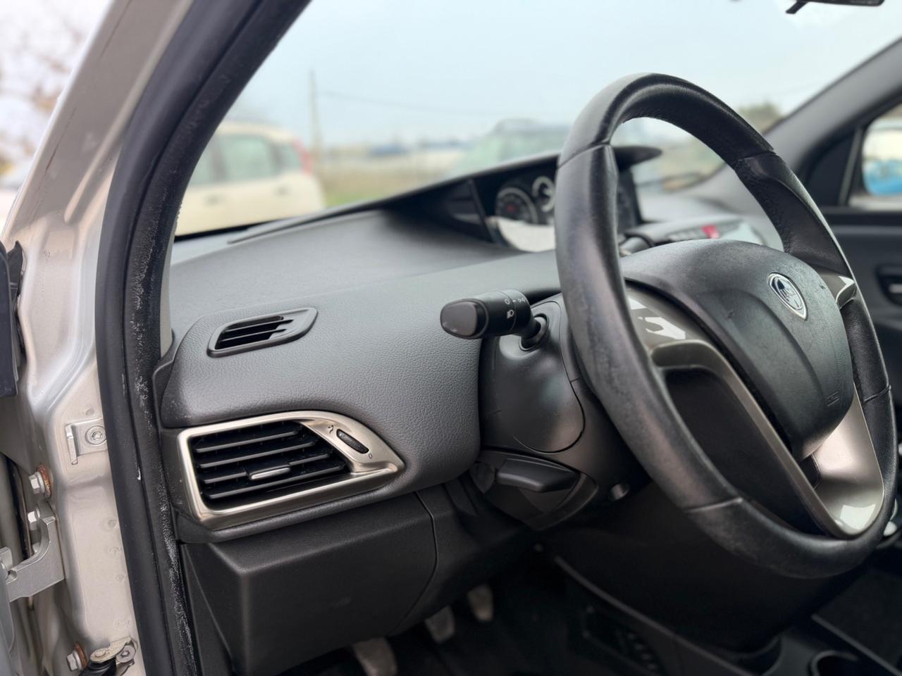 Lancia Ypsilon 0.9 TwinAir 85 CV 5 porte Metano Ecochic Gold