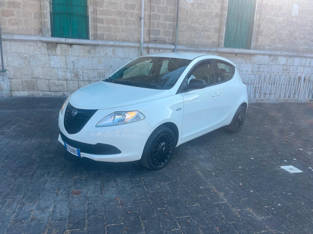 Lancia Ypsilon 1.2 69 CV 5 porte X NeoPatentati