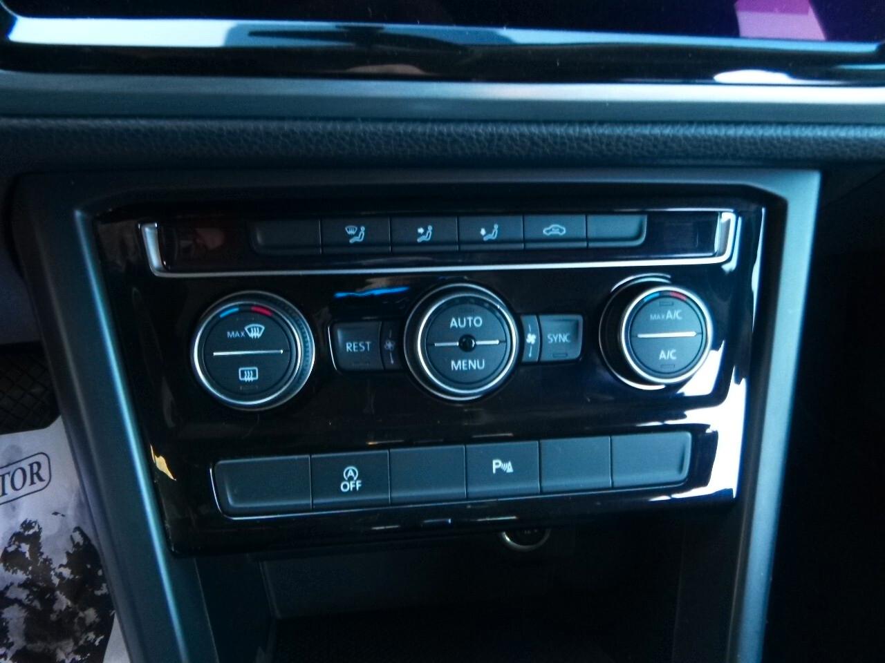 Volkswagen Touran 1.6 TDI 115 CV SCR DSG Executive BlueMotion Tech. 7 POSTI