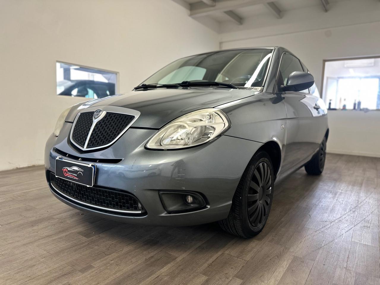 Lancia Ypsilon 1.2 Argento NEOPATENTATI