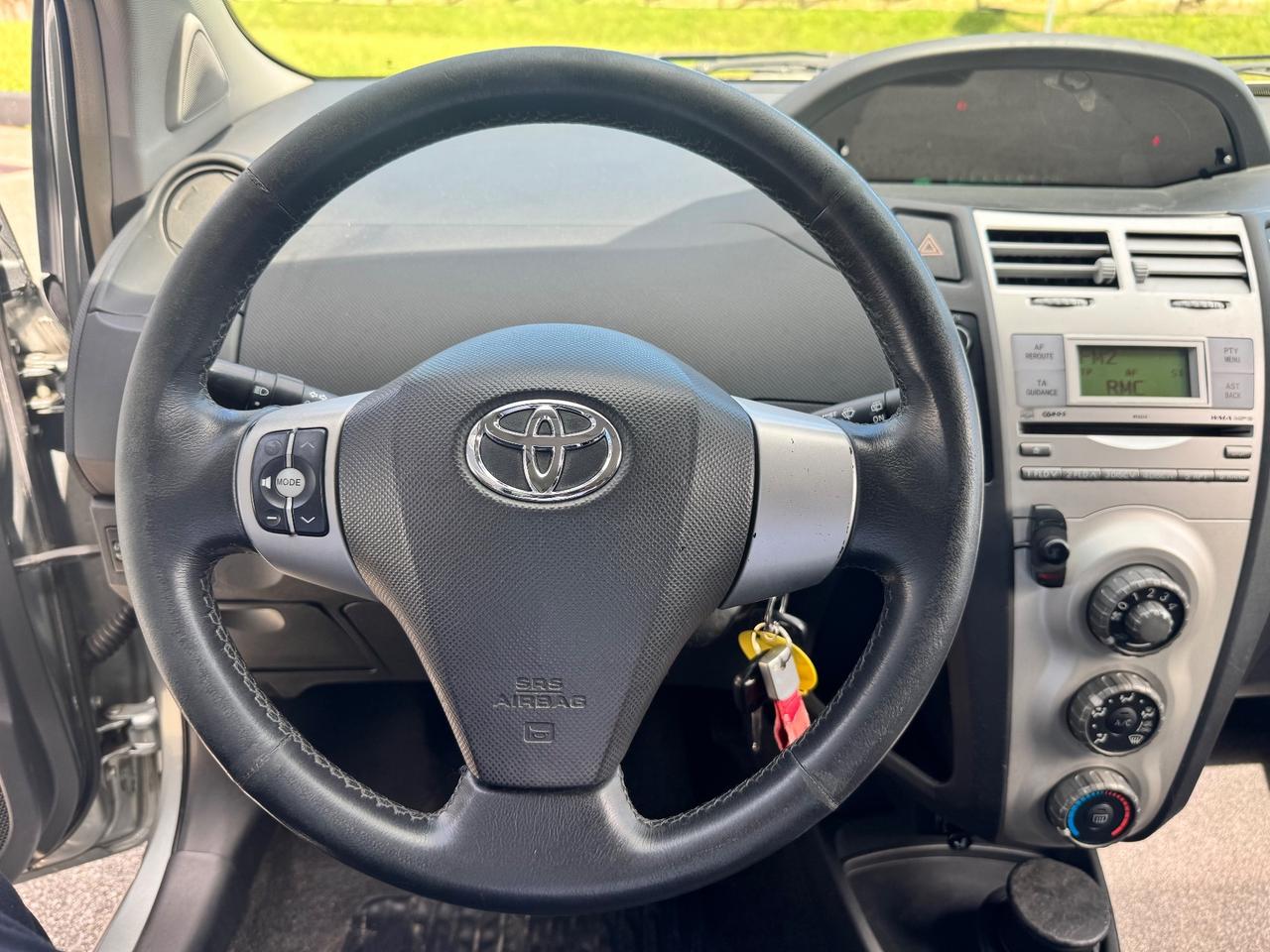 Toyota Yaris 1.0 5 porte Neopatentati