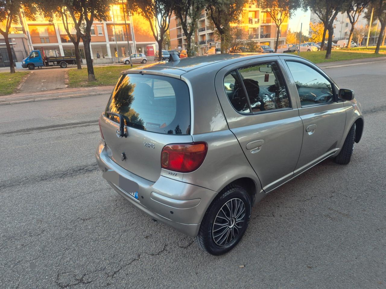 Toyota Yaris 1.0 benzina 68cv anno 05