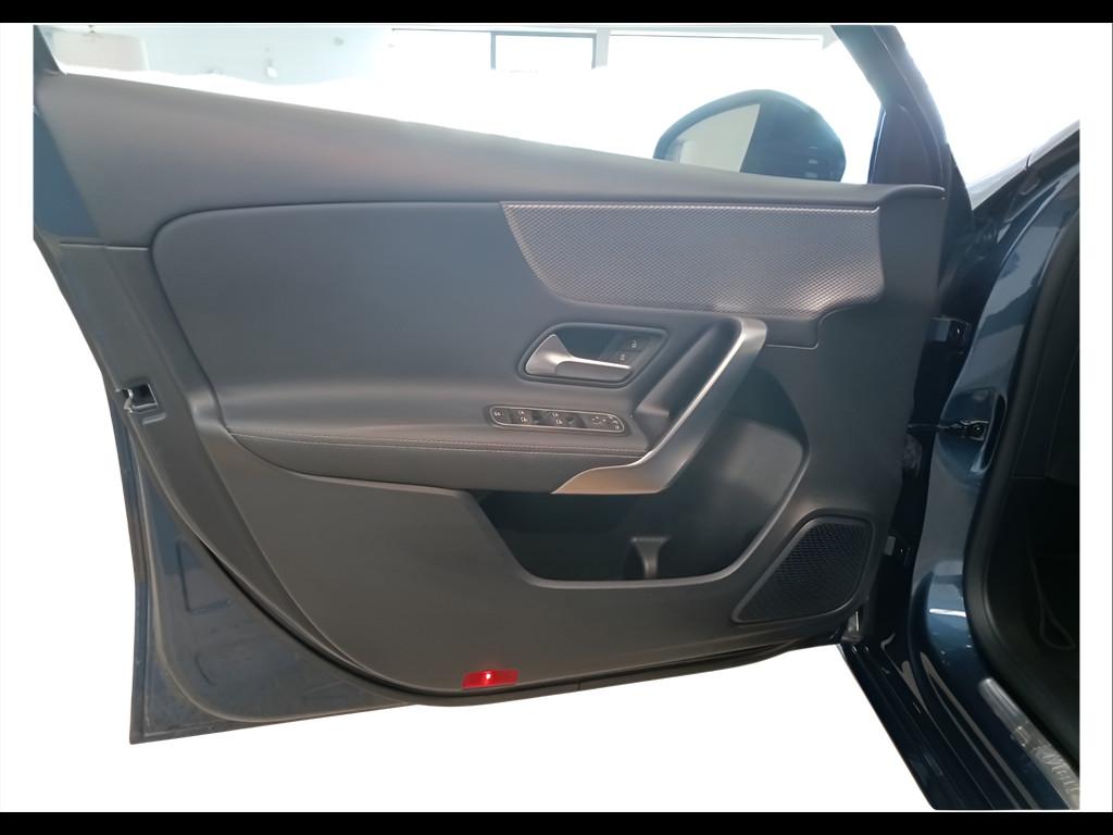 Mercedes-Benz Classe A - W177 2018 - A 180 d Sport auto