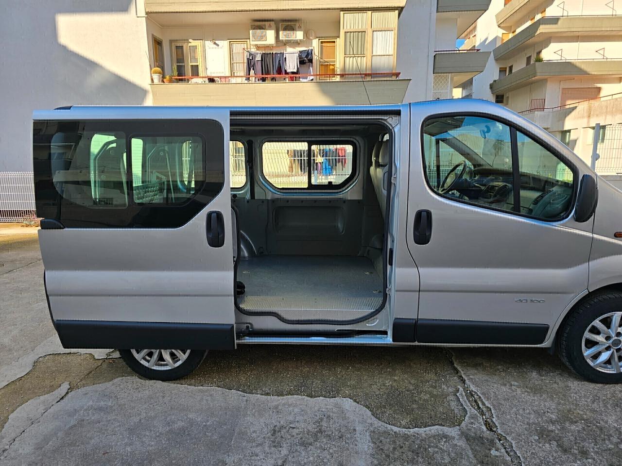 Nissan Primastar con Pedana Trasporto Disabili