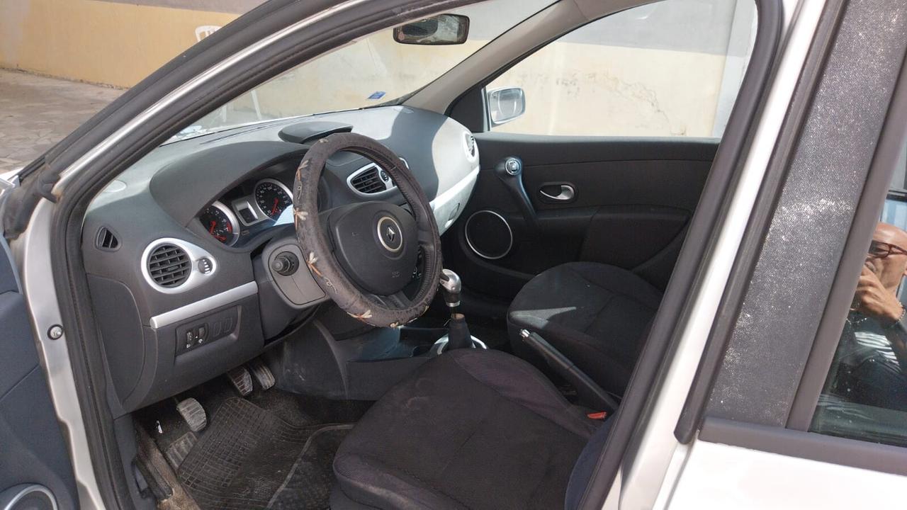 Renault Clio 1.2cc benzina(PRIVATO)-2006