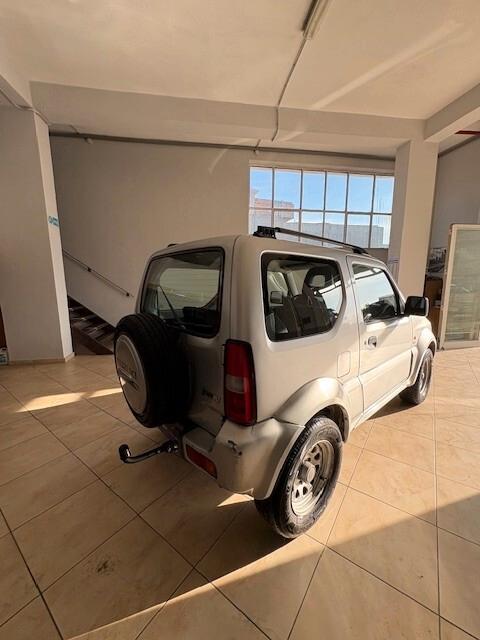 Suzuki Jimny 1.5 DDiS cat 4WD JLX