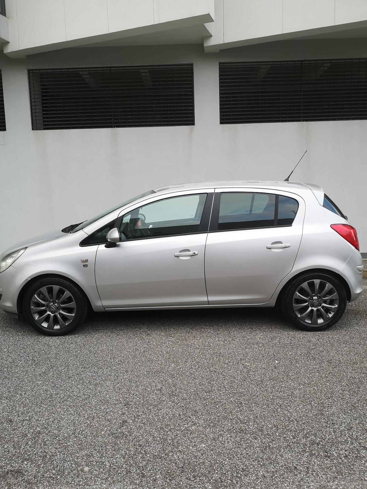 Opel Corsa 1.2 benz - Garanzia 12 Mesi