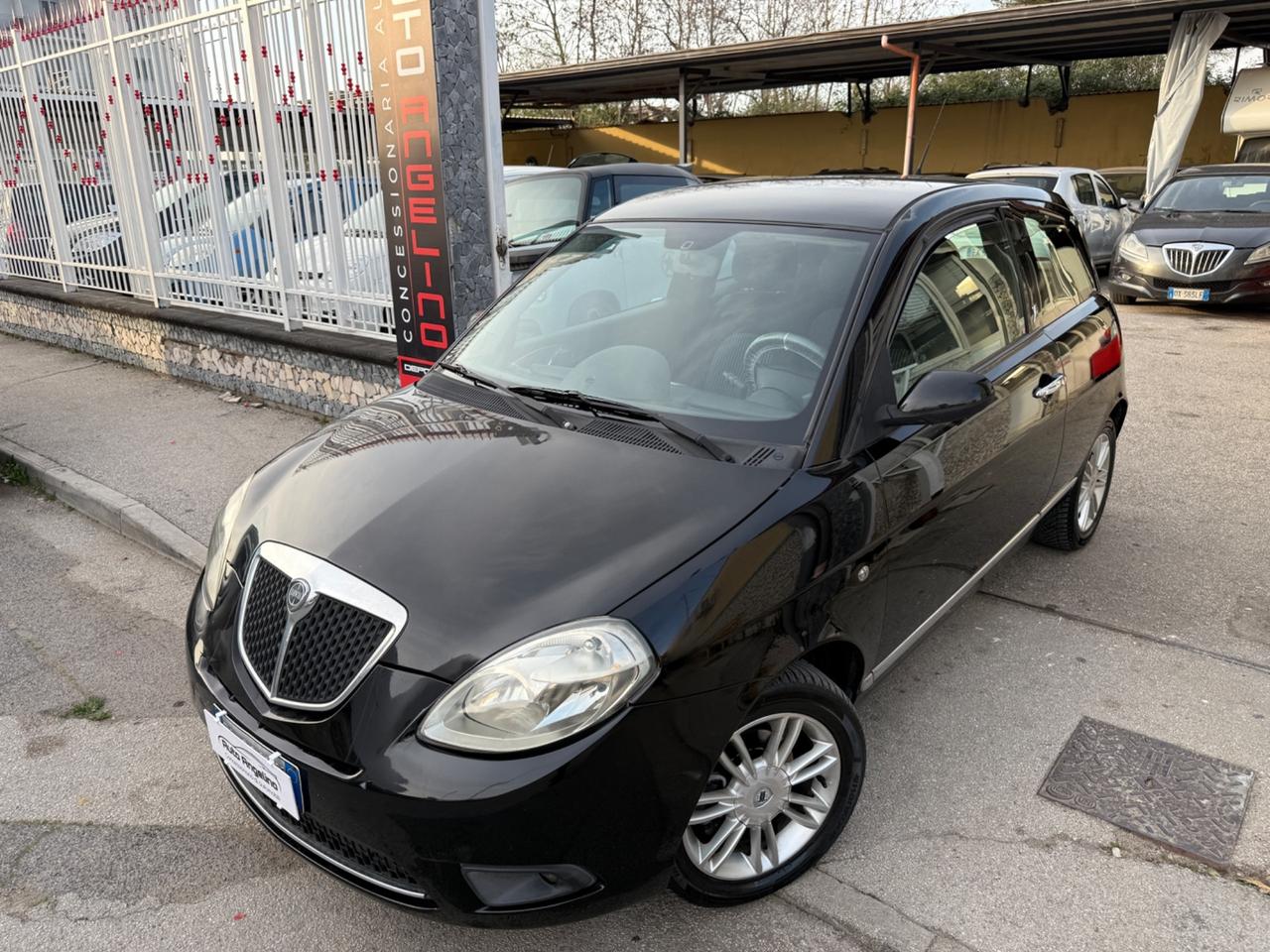 Lancia Ypsilon 1.3 MJT 75 CV Oro